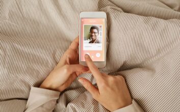 How To Make a Good Dating Profile That Doesn’t Try Too Hard