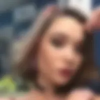 Eva, 24